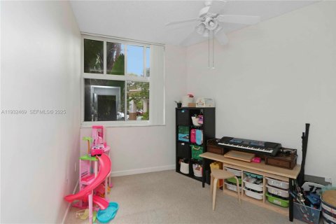 Condo in Doral, Florida, 3 bedrooms  № 1990842 - photo 12
