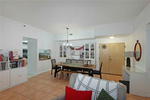 Condo in Doral, Florida, 3 bedrooms  № 1990842 - photo 4