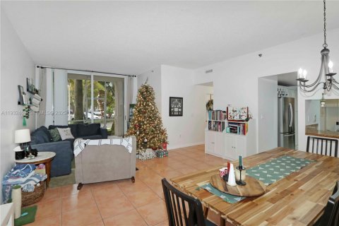 Condo in Doral, Florida, 3 bedrooms  № 1990842 - photo 2