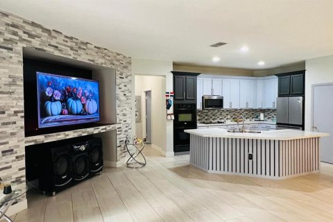 Villa ou maison à vendre à Kissimmee, Floride: 4 chambres, 207.73 m2 № 1905526 - photo 6