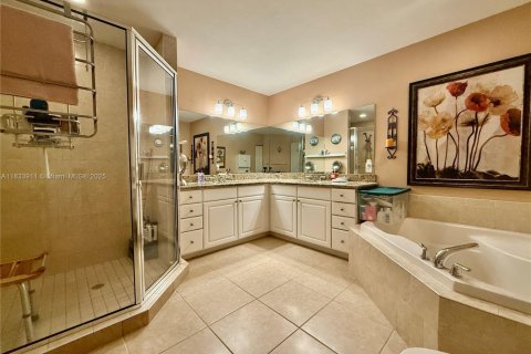 Condo in Aventura, Florida, 2 bedrooms  № 1816475 - photo 8