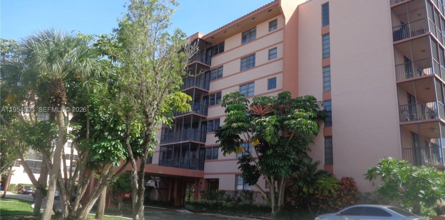 Condo in Miami, Florida, 2 bedrooms  № 2010105