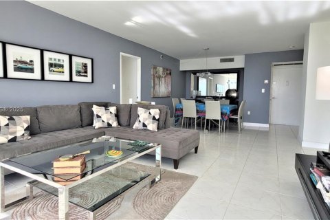 Copropriété à louer à Aventura, Floride: 2 chambres, 105.44 m2 № 1977516 - photo 2