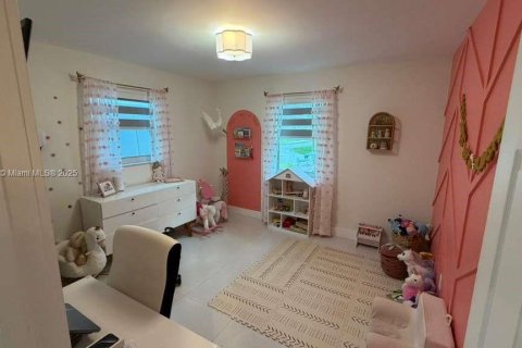 House in Miami, Florida 3 bedrooms, 161.46 sq.m. № 1950859 - photo 19