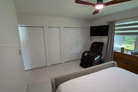 House in Miami, Florida 3 bedrooms, 161.46 sq.m. № 1950859 - photo 17