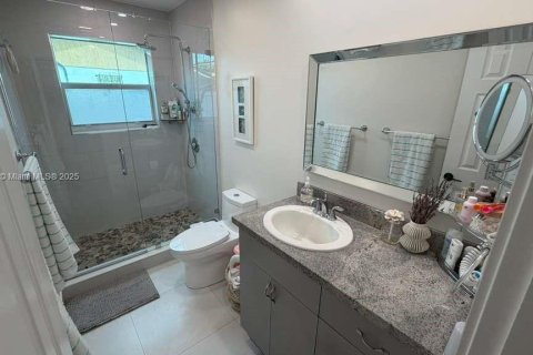 House in Miami, Florida 3 bedrooms, 161.46 sq.m. № 1950859 - photo 18