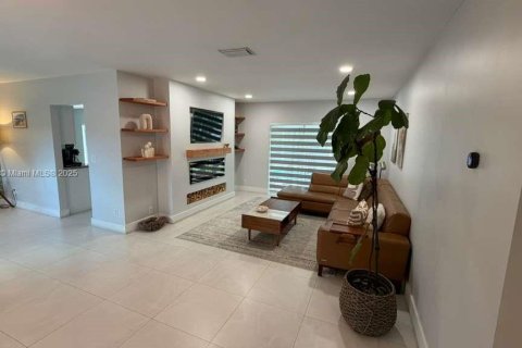 House in Miami, Florida 3 bedrooms, 161.46 sq.m. № 1950859 - photo 9