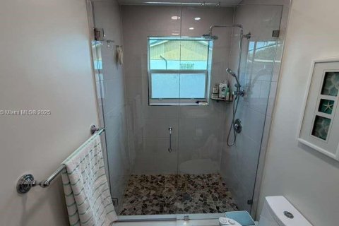 House in Miami, Florida 3 bedrooms, 161.46 sq.m. № 1950859 - photo 22