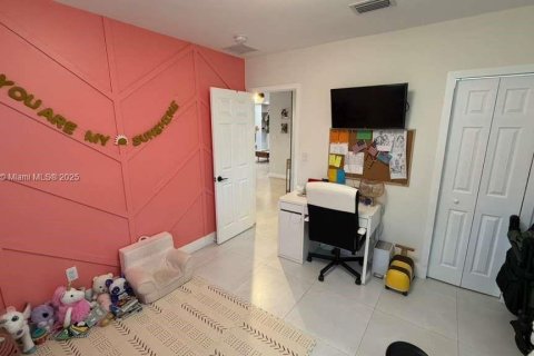 House in Miami, Florida 3 bedrooms, 161.46 sq.m. № 1950859 - photo 20