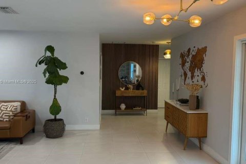 House in Miami, Florida 3 bedrooms, 161.46 sq.m. № 1950859 - photo 7