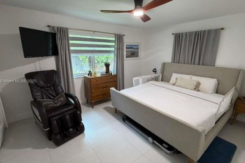 House in Miami, Florida 3 bedrooms, 161.46 sq.m. № 1950859 - photo 16