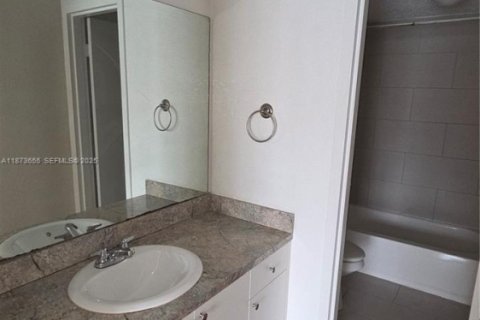 Condo in Doral, Florida, 2 bedrooms  № 2041288 - photo 14