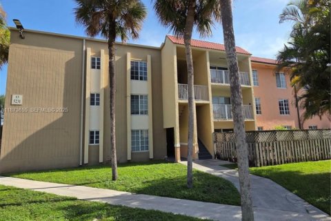 Condo in Doral, Florida, 2 bedrooms  № 2041288 - photo 1