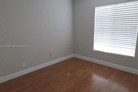 Condo in Doral, Florida, 2 bedrooms  № 2041288 - photo 7