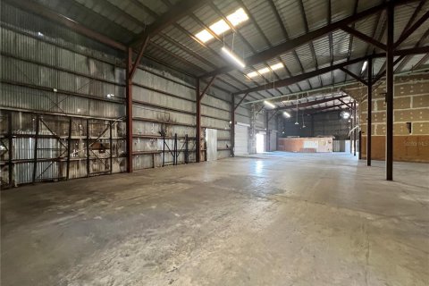Commercial property in Tampa, Florida 3895.95 sq.m. № 2278044 - photo 11