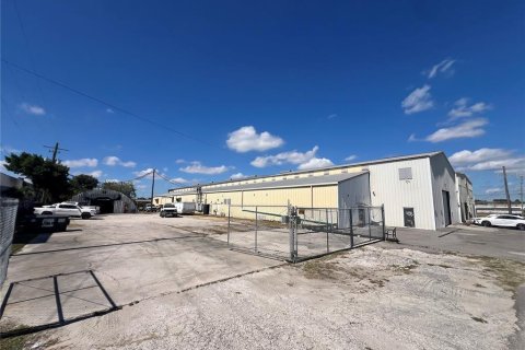 Commercial property in Tampa, Florida 3895.95 sq.m. № 2278044 - photo 10