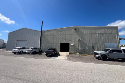 Commercial property in Tampa, Florida 3895.95 sq.m. № 2278044 - photo 2