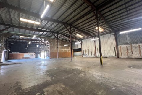 Commercial property in Tampa, Florida 3895.95 sq.m. № 2278044 - photo 12