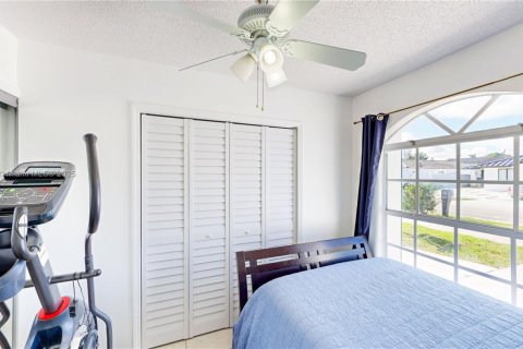 House in Miami, Florida 5 bedrooms, 179.77 sq.m. № 1939056 - photo 22