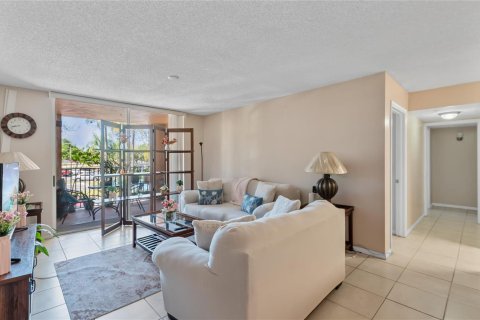 Copropriété à vendre à Miramar, Floride: 3 chambres, 104.52 m2 № 2182715 - photo 3