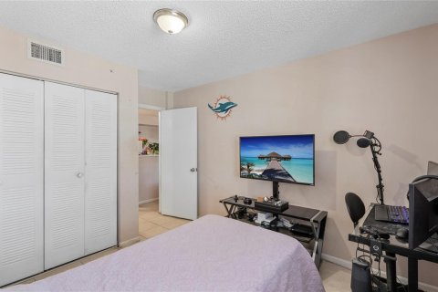 Copropriété à vendre à Miramar, Floride: 3 chambres, 104.52 m2 № 2182715 - photo 14