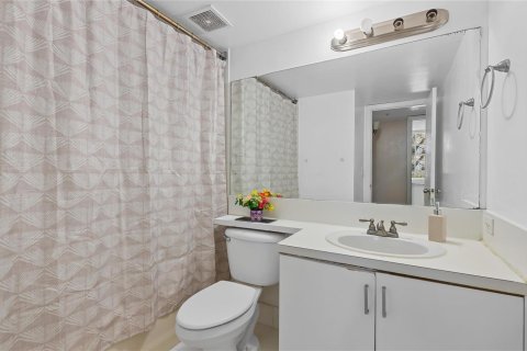 Copropriété à vendre à Miramar, Floride: 3 chambres, 104.52 m2 № 2182715 - photo 17