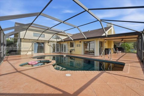 House in Tamarac, Florida 3 bedrooms, 165.64 sq.m. № 1985683 - photo 27