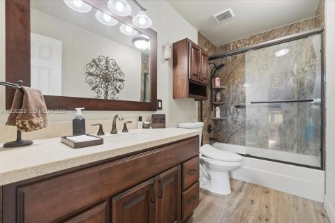 House in Tamarac, Florida 3 bedrooms, 165.64 sq.m. № 1985683 - photo 23