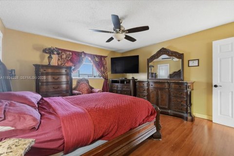 House in Tamarac, Florida 3 bedrooms, 165.64 sq.m. № 1985683 - photo 25