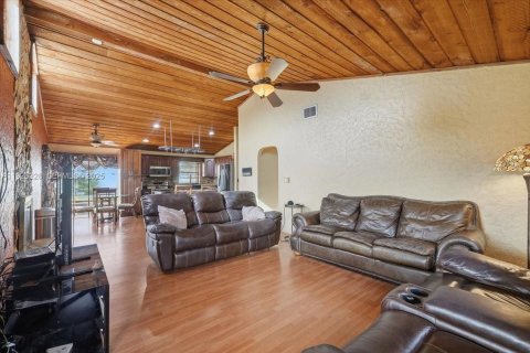 House in Tamarac, Florida 3 bedrooms, 165.64 sq.m. № 1985683 - photo 20