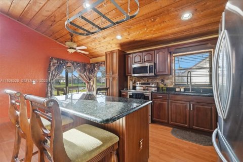 House in Tamarac, Florida 3 bedrooms, 165.64 sq.m. № 1985683 - photo 15