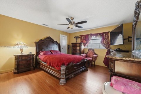 House in Tamarac, Florida 3 bedrooms, 165.64 sq.m. № 1985683 - photo 24