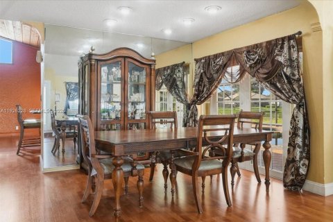 House in Tamarac, Florida 3 bedrooms, 165.64 sq.m. № 1985683 - photo 8