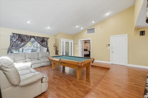 House in Tamarac, Florida 3 bedrooms, 165.64 sq.m. № 1985683 - photo 6