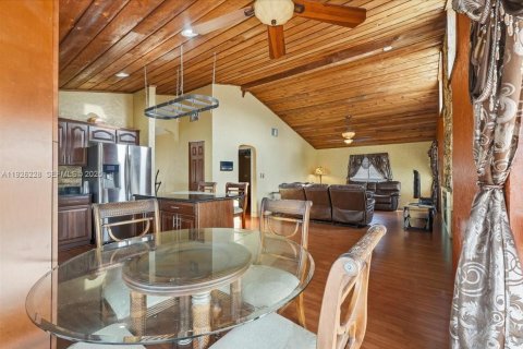 House in Tamarac, Florida 3 bedrooms, 165.64 sq.m. № 1985683 - photo 16