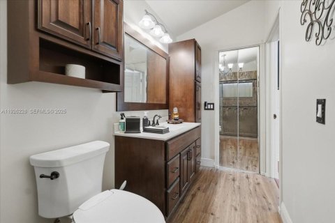 House in Tamarac, Florida 3 bedrooms, 165.64 sq.m. № 1985683 - photo 11