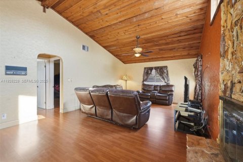 House in Tamarac, Florida 3 bedrooms, 165.64 sq.m. № 1985683 - photo 17