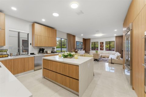 Купить виллу или дом в Майами, Флорида 5 спален, 391.3м2, № 2079534 - фото 11
