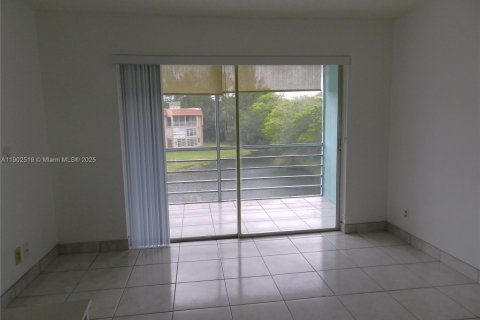 Condo in Sunrise, Florida, 1 bedroom  № 1954119 - photo 12