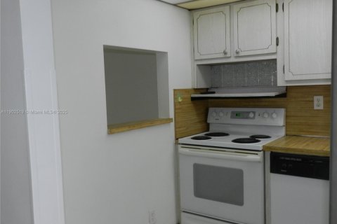 Condo in Sunrise, Florida, 1 bedroom  № 1954119 - photo 11