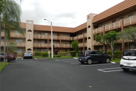 Condo in Sunrise, Florida, 1 bedroom  № 1954119 - photo 18