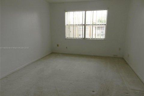 Condo in Sunrise, Florida, 1 bedroom  № 1954119 - photo 6