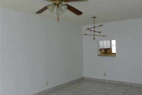 Condo in Sunrise, Florida, 1 bedroom  № 1954119 - photo 15