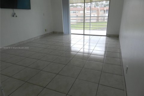 Condo in Sunrise, Florida, 1 bedroom  № 1954119 - photo 14