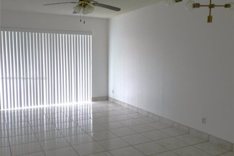 Condo in Sunrise, Florida, 1 bedroom  № 1954119 - photo 16
