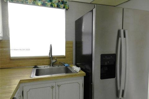 Condo in Sunrise, Florida, 1 bedroom  № 1954119 - photo 10