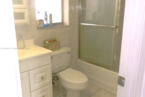 Condo in Sunrise, Florida, 1 bedroom  № 1954119 - photo 4