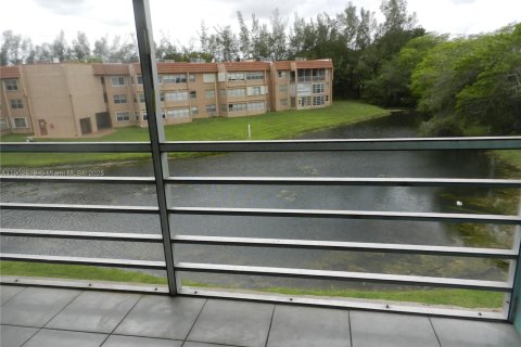 Condo in Sunrise, Florida, 1 bedroom  № 1954119 - photo 1