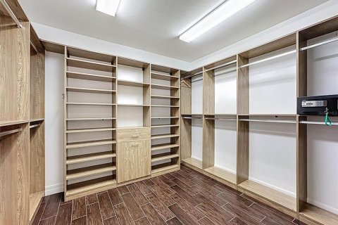 Casa en venta en Tampa, Florida, 4 dormitorios, 357.12 m2 № 1657729 - foto 30