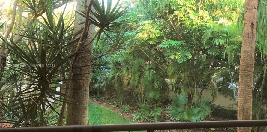 Townhouse in Aventura, Florida 2 bedrooms, 101.82 sq.m. № 1975900